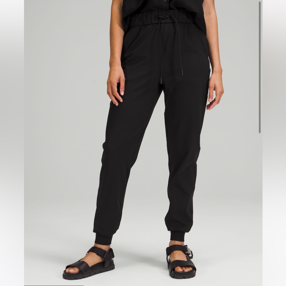 Lululemon Stretch High-Rise Jogger